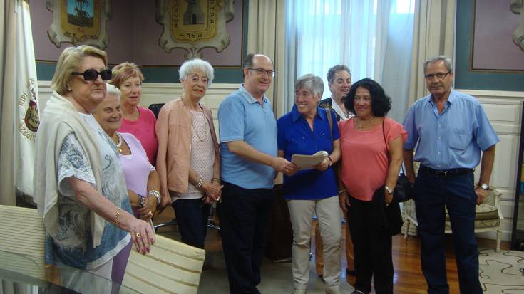 Udaleko ordezkariak atez atekoaren aurkakoekin eta Zero Zaborrekoekin bildu dira